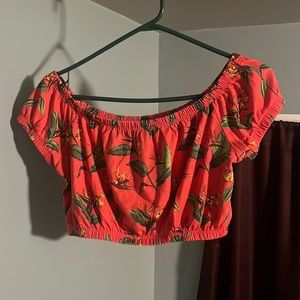 Cropped tops , off the shoulder